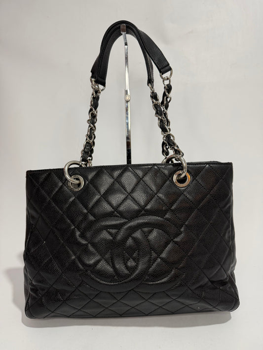 CHANEL
Caviar Quilted Grand Shopping Tote GST Black
