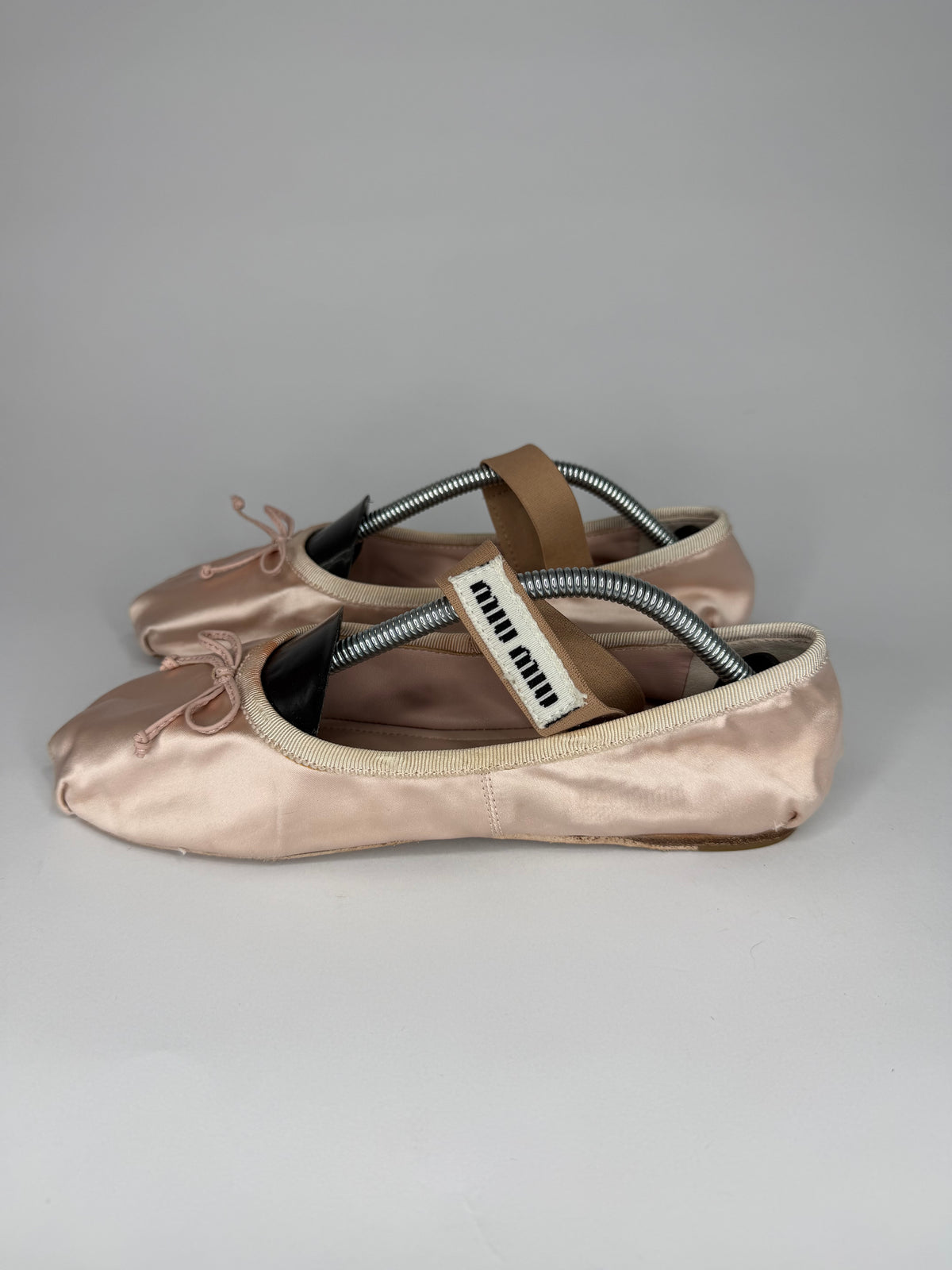 Miu Miu Beige Leather Buckle Detail Bow Ballet Flats Size 37 EU/ 7 US