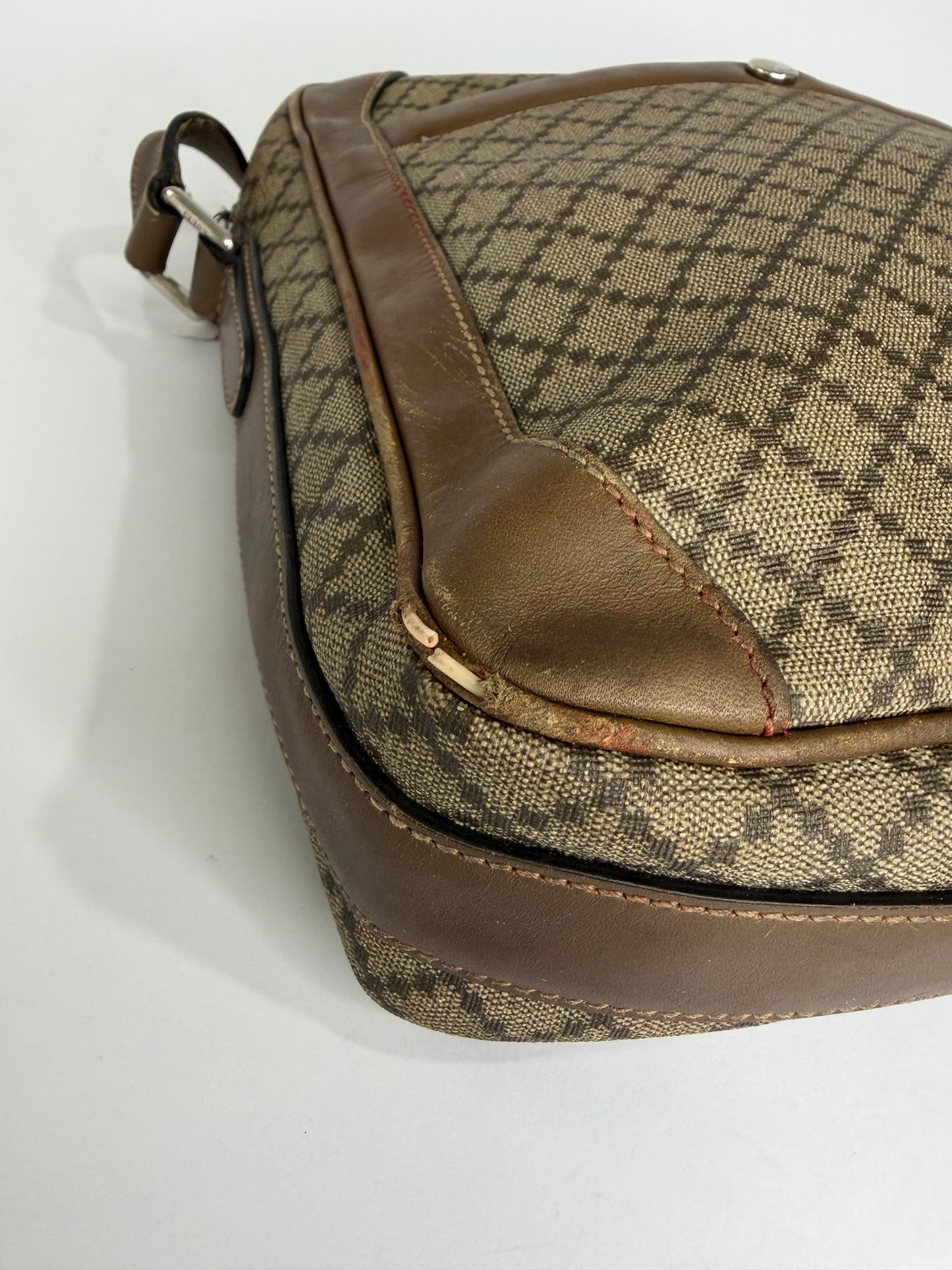 Gucci
Diamante Messenger Bag