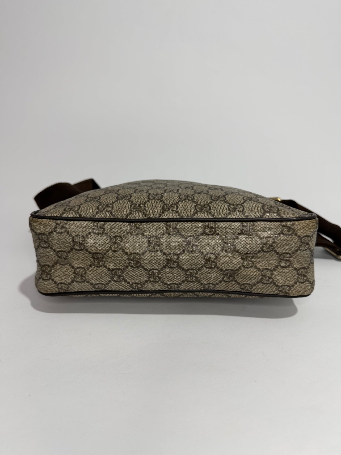 Gucci
GG Supreme Messenger Bag