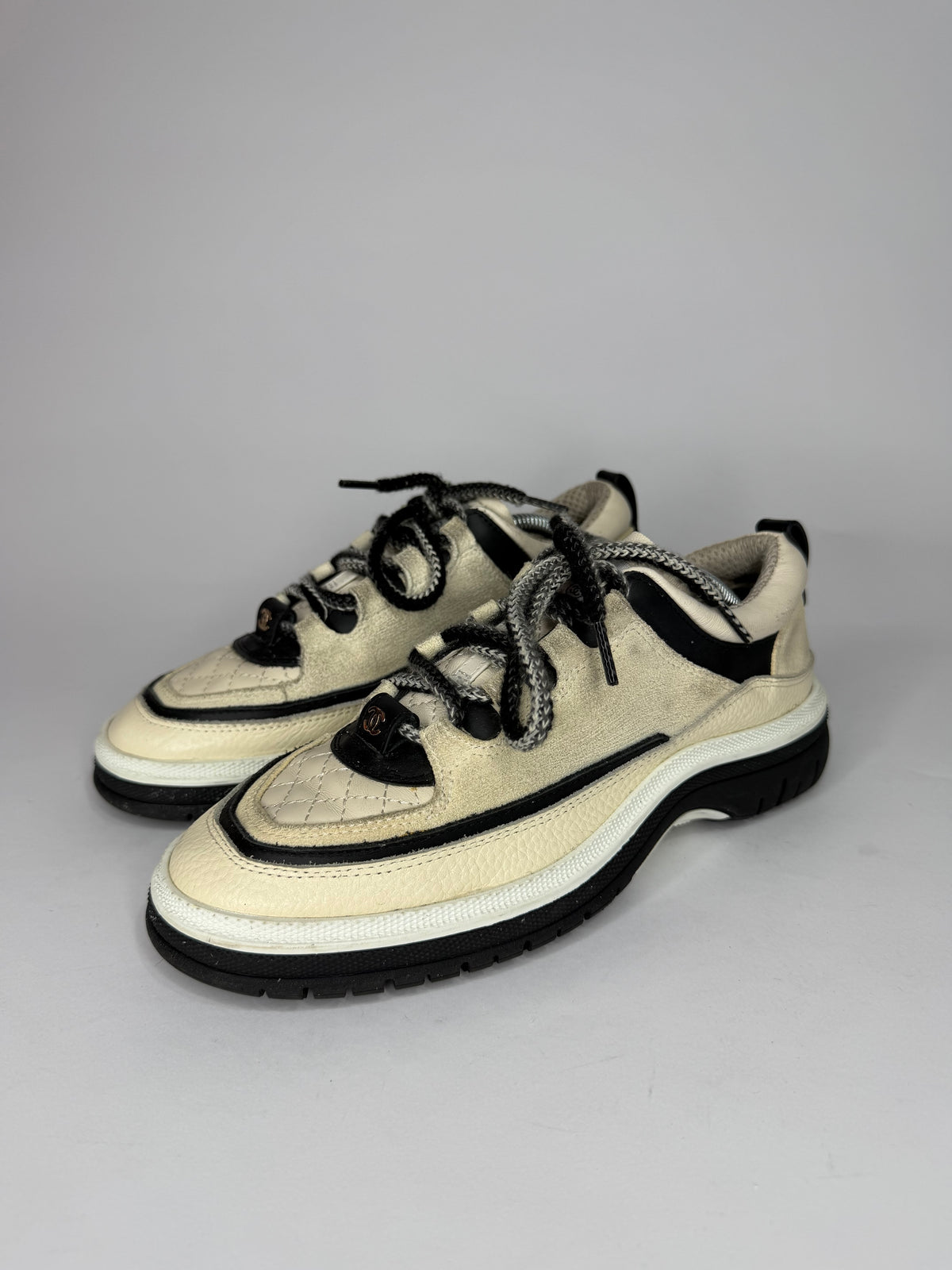 Chanel CC Cream/Black Quilted Leather and Suede Low Top Sneakers Size 38 EU/ 8 US
