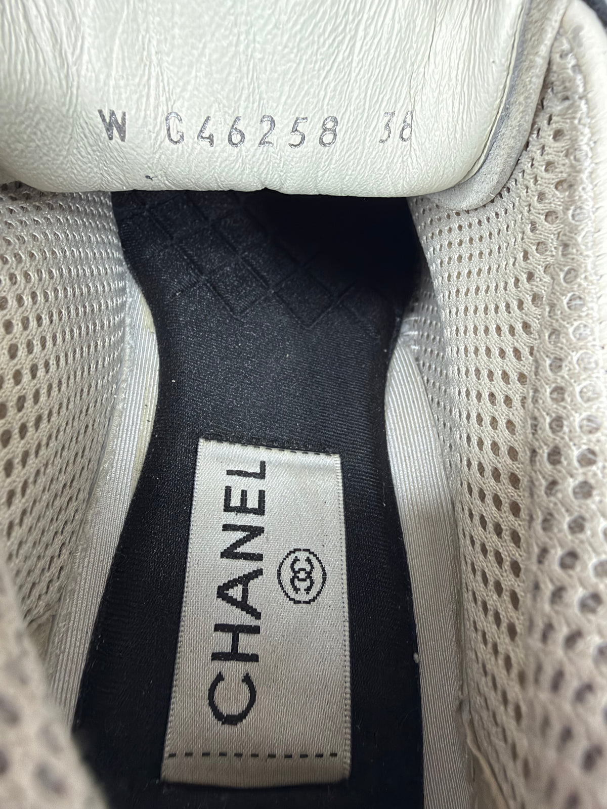 Chanel CC Cream/Black Quilted Leather and Suede Low Top Sneakers Size 38 EU/ 8 US