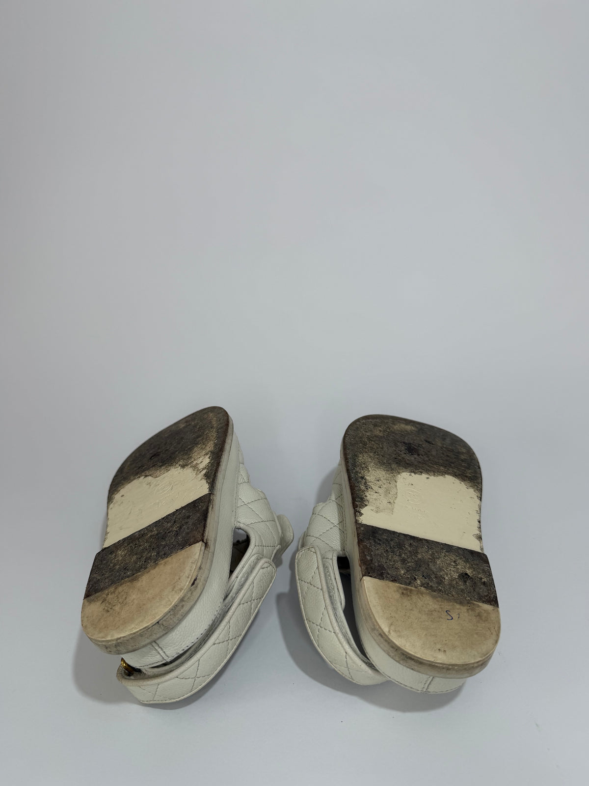 Chanel White Quilted Leather Dad CC Velcro Strap Flat Sandals Size 37 EU/ 7 US/ 4 UK