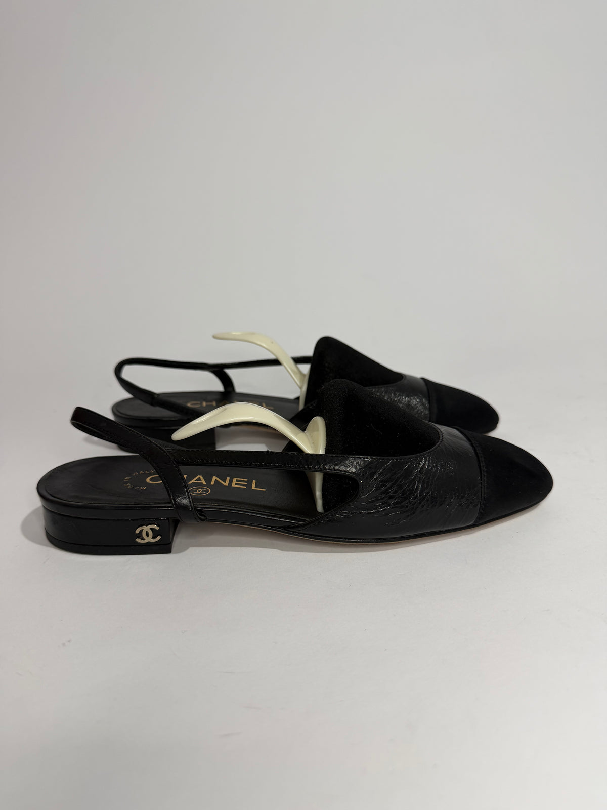 Chanel Black Leather And Patent Cap Toe Slingback Flats Size 36 EU/ 6 US/ 3 UK