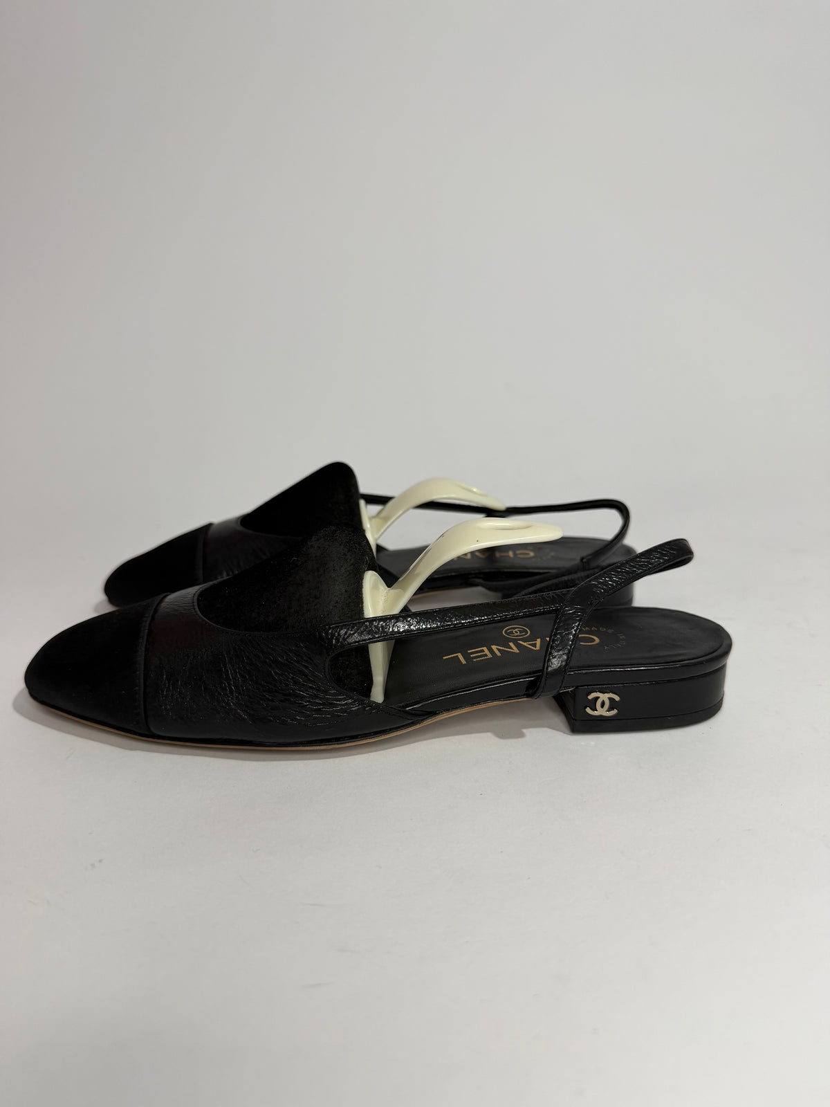 Chanel Black Leather And Patent Cap Toe Slingback Flats Size 36 EU/ 6 US/ 3 UK