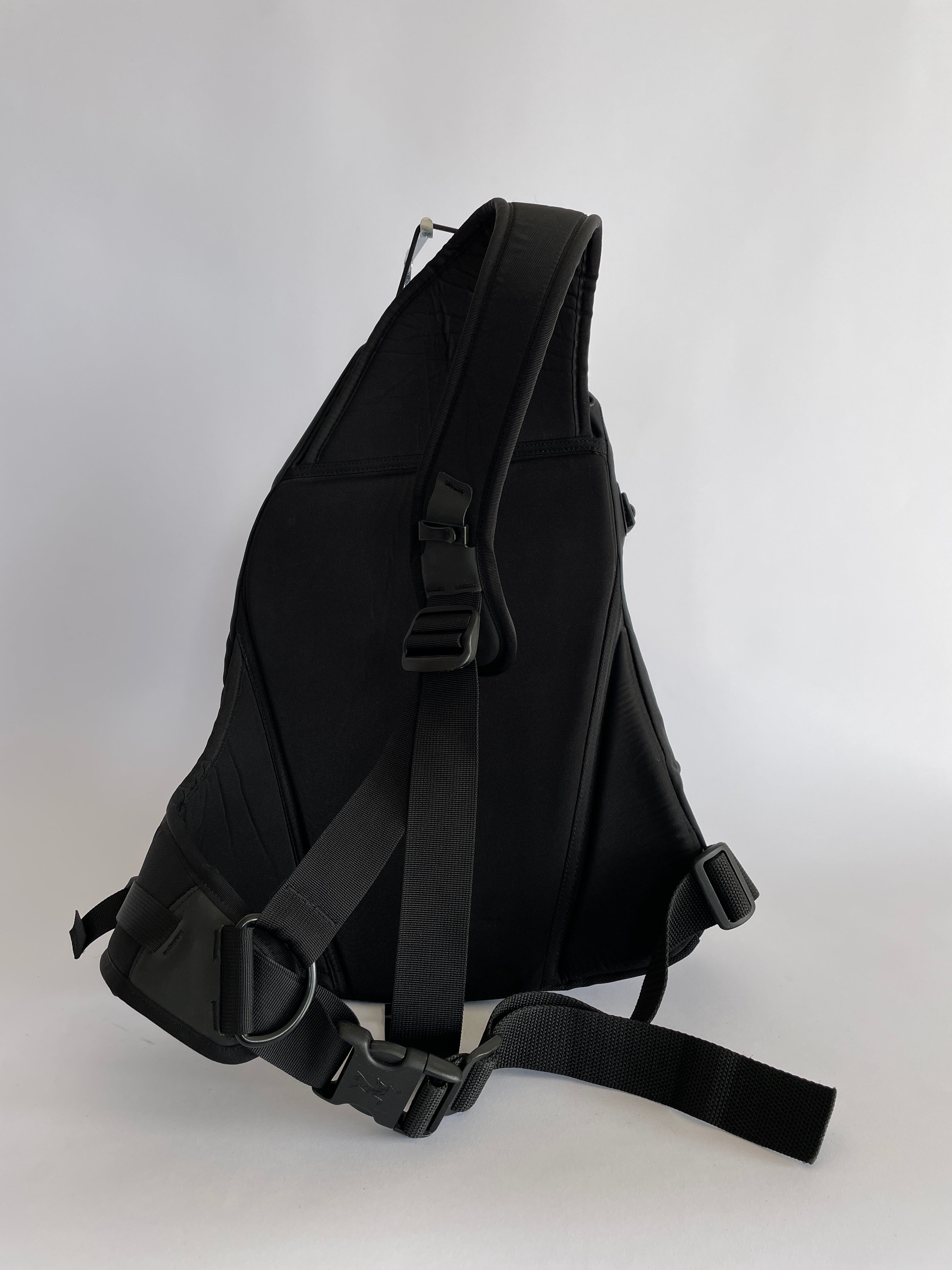 ARC'TERYX SYSTEM A QUIVER CROSS-BODY PACK BLACK ASH – PLAYSUPPLY