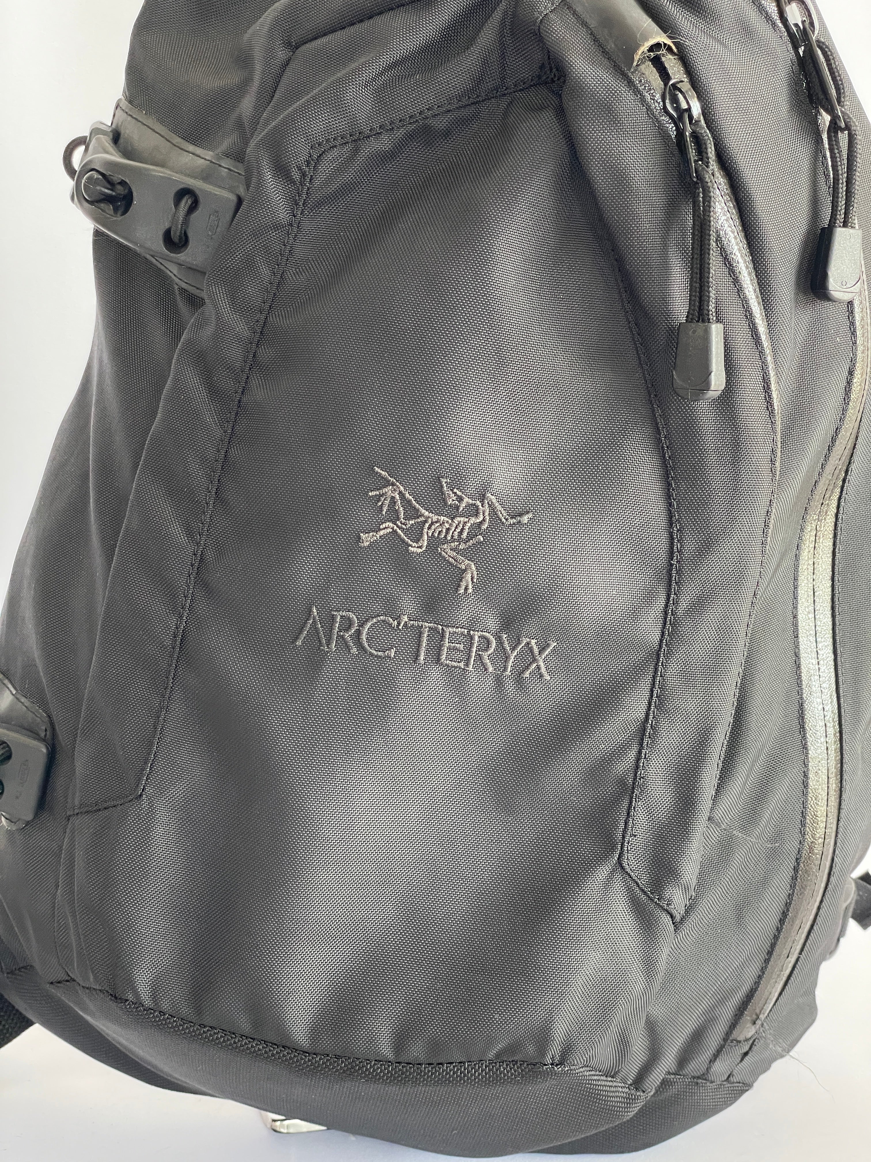 ARC'TERYX SYSTEM A QUIVER CROSS-BODY PACK BLACK ASH – PLAYSUPPLY